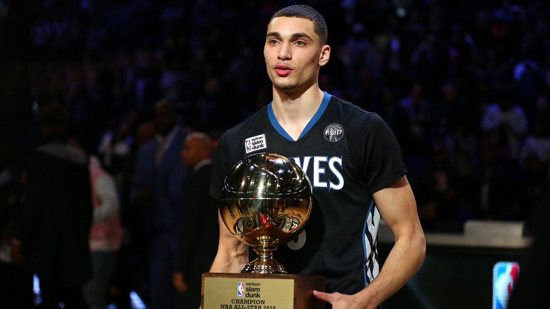 中国速度滑冰队世锦赛摘金 小将张磊打破500米纪录